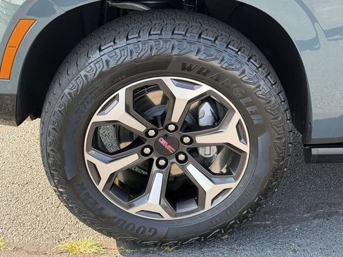 Used 2026 GMC Yukon AT4 Ultimate w/ LPO, Floor Liner Package AWD/4WD image 5