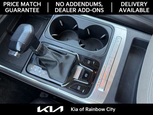 Used 2025 Kia Carnival EX image 32