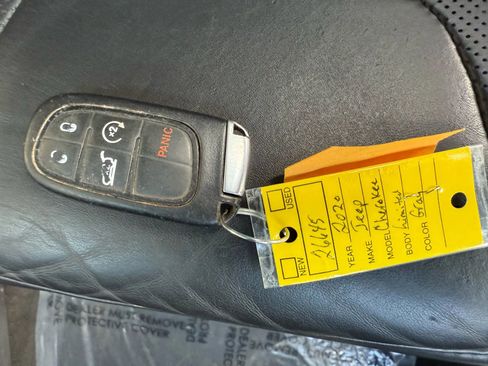 Used 2020 Jeep Cherokee Limited image 26