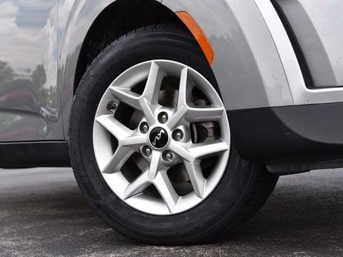 Used 2024 Kia Soul LX w/ Option Group 015 FWD image 3