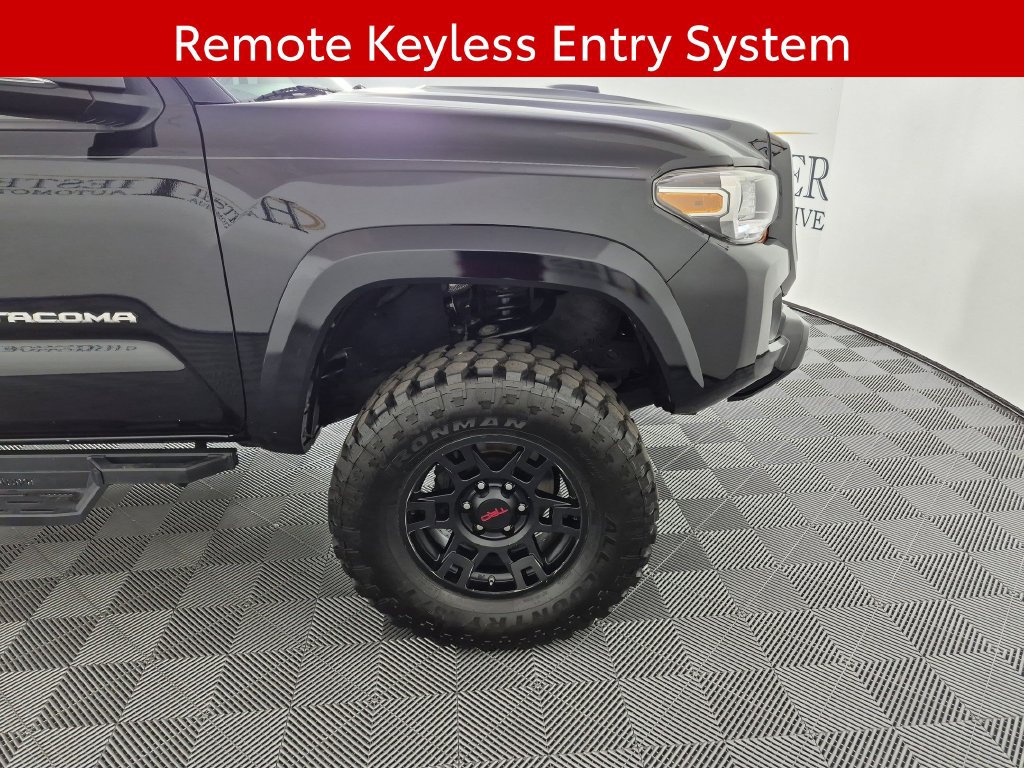 Used 2020 Toyota Tacoma TRD Sport AWD/4WD image 11