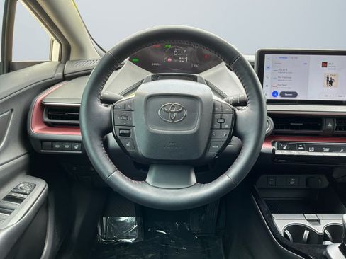 Used 2025 Toyota Prius Plug-In Hybrid FWD image 11