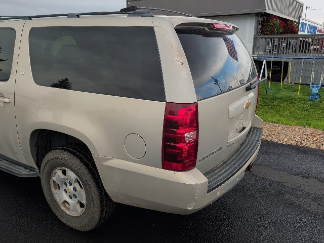 Used 2007 Chevrolet Suburban LT w/ LT Preferred Equipment Group AWD/4WD image 7