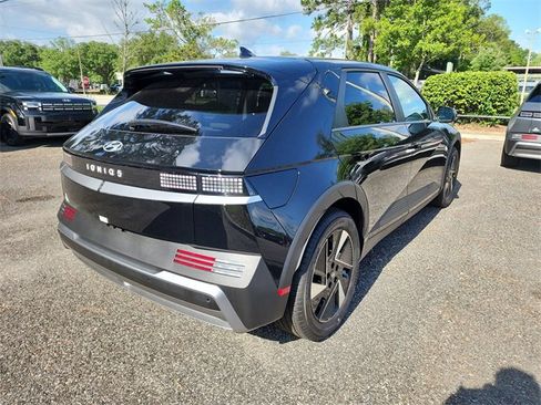 New 2025 Hyundai Ioniq 5 SE image 3