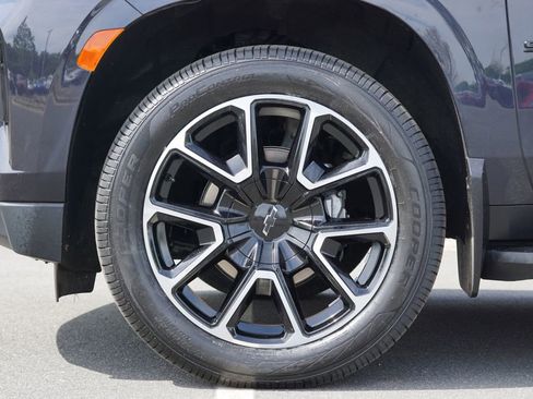 Used 2024 Chevrolet Suburban RST w/ Luxury Package AWD/4WD image 12