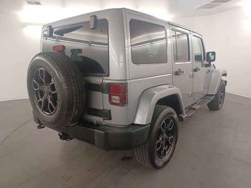 Used 2017 Jeep Wrangler Unlimited Sahara AWD/4WD image 7