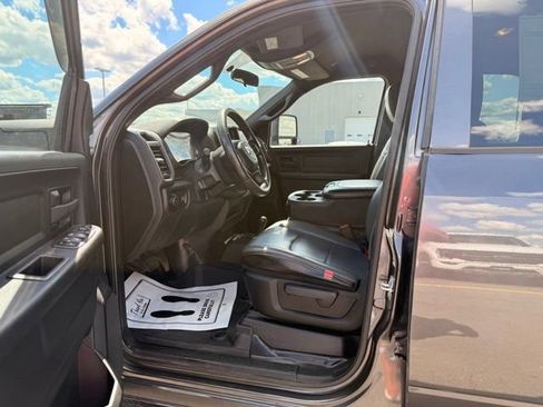Used 2023 RAM 3500 Tradesman w/ Chrome Appearance Group AWD/4WD image 3