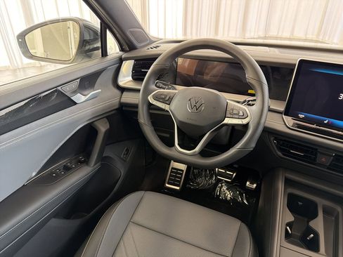 New 2026 Volkswagen Tiguan SE R-Line FWD image 26