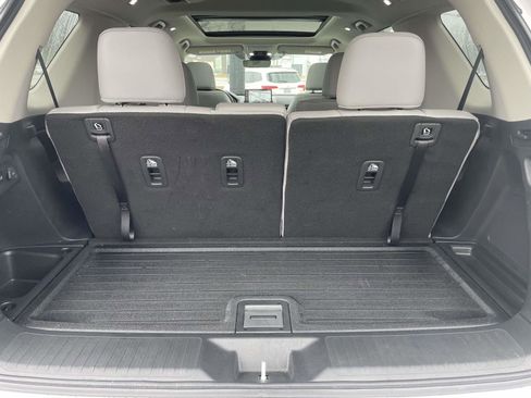 Certified 2025 Honda Pilot Touring image 5