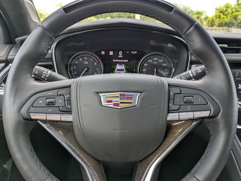 Used 2025 Cadillac XT6 Premium Luxury w/ Platinum Package AWD/4WD image 26
