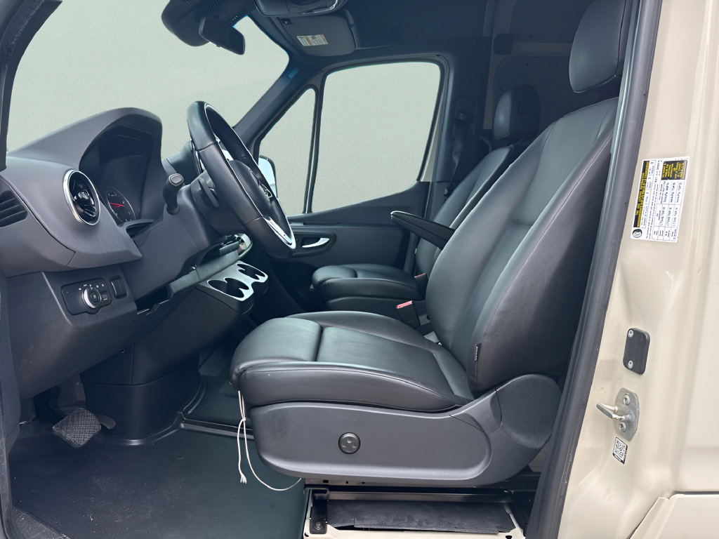 Used 2020 Mercedes-Benz Sprinter 2500 image 18