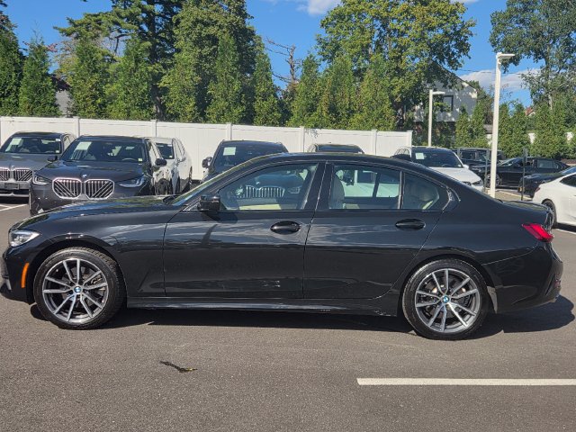 Certified 2022 BMW 330i xDrive Sedan w/ Premium Package AWD/4WD image 4