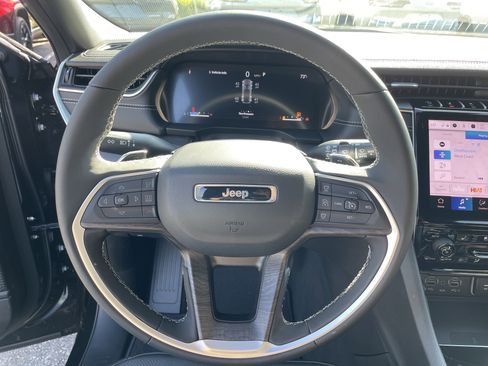 New 2025 Jeep Grand Cherokee Limited w/ Luxury Tech Group II image 17