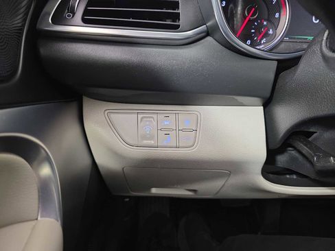 Used 2020 Genesis G70 2.0T image 17