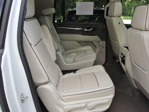 Used 2023 GMC Yukon XL Denali AWD/4WD image 41