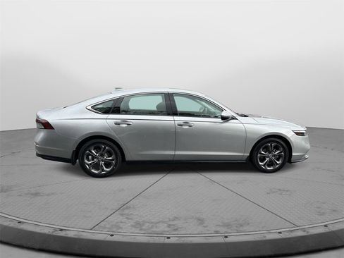 Certified 2023 Honda Accord EX image 37