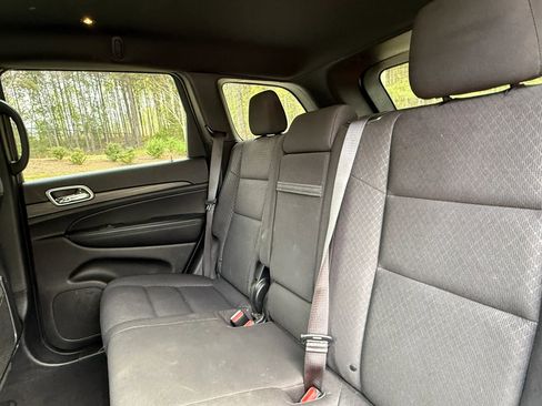 Used 2019 Jeep Grand Cherokee Laredo image 18