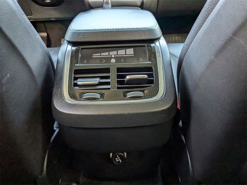 Used 2018 Volvo XC90 T6 Momentum w/ Convenience Package image 4