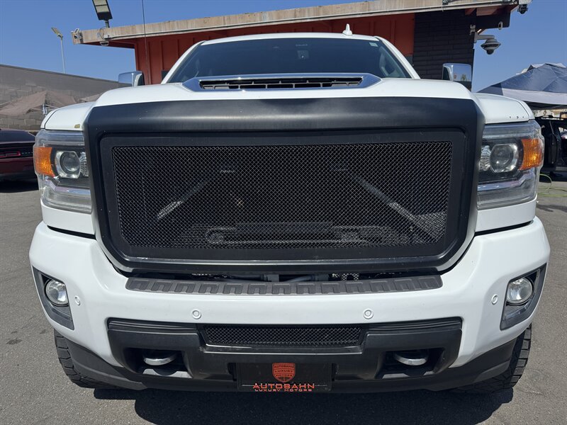 Used 2019 GMC Sierra 2500 Denali w/ Duramax Plus Package AWD/4WD image 5