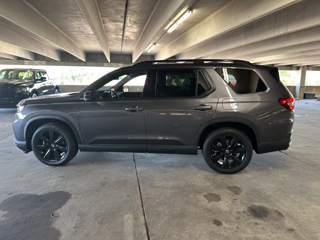 Certified 2025 Honda Pilot Black Edition image 8