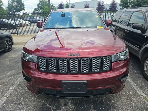 Used 2022 Jeep Grand Cherokee Laredo X AWD/4WD image 2