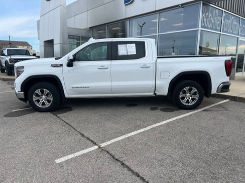 Used 2025 GMC Sierra 1500 SLT image 2