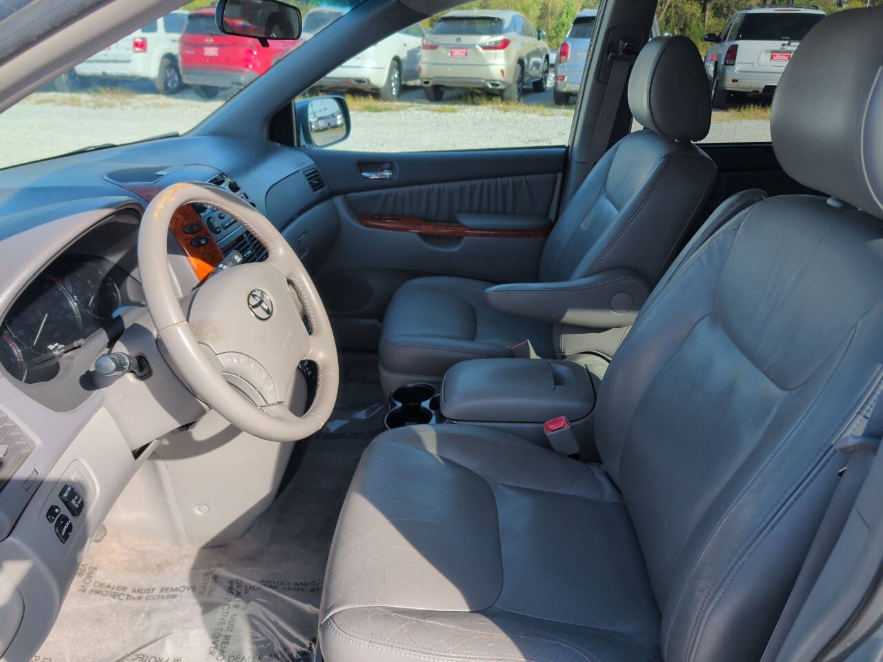 Used 2009 Toyota Sienna XLE FWD image 9