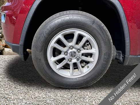 Used 2020 Jeep Grand Cherokee Laredo AWD/4WD image 9