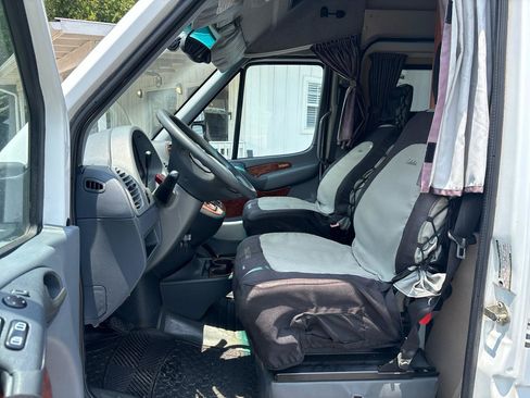 Used 2006 Dodge Sprinter 2500 w/ PWR Convenience Group RWD image 9