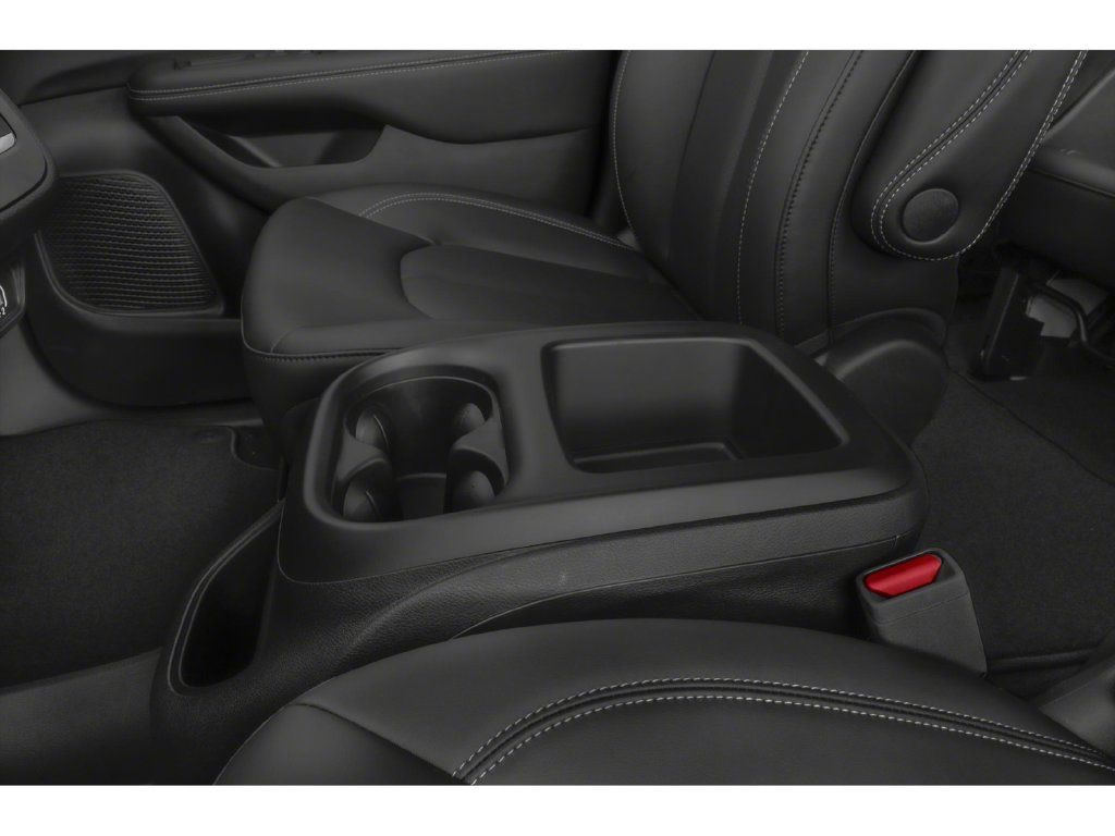 Used 2025 Chrysler Pacifica Select FWD image 9