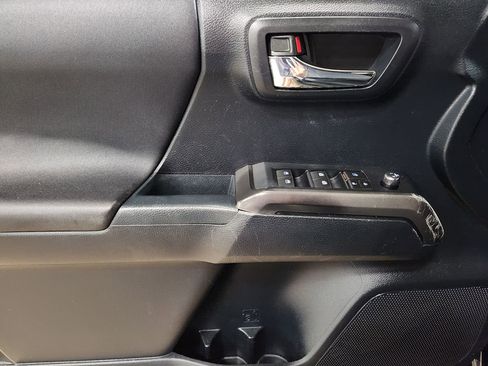 Used 2016 Toyota Tacoma TRD Sport w/ Towing Package RWD image 43
