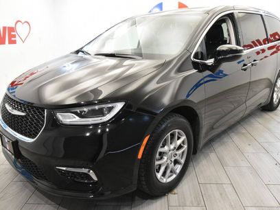 Used 2024 Chrysler Pacifica Touring-L
