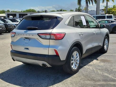Used 2020 Ford Escape SE FWD image 3