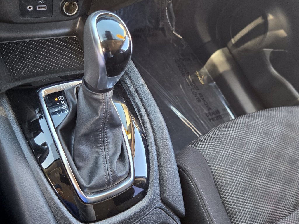Used 2020 Nissan Rogue Sport SV FWD image 19