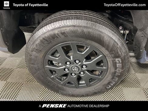 Used 2025 Toyota 4Runner SR5 AWD/4WD image 17