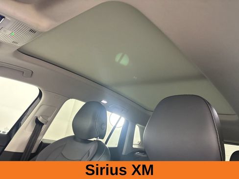 Used 2025 Volkswagen Tiguan SE AWD/4WD image 10