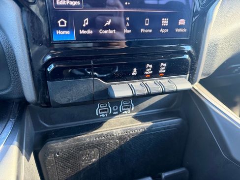 Used 2025 RAM 1500 Laramie image 34