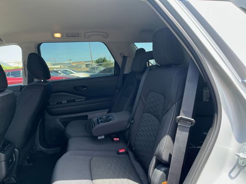 Used 2025 Nissan Pathfinder SV FWD image 28