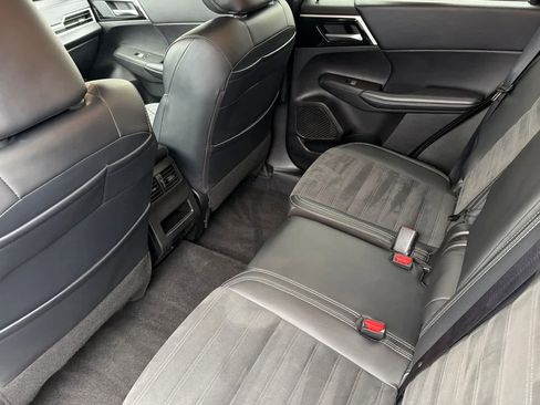 Used 2024 Mitsubishi Outlander SE image 4