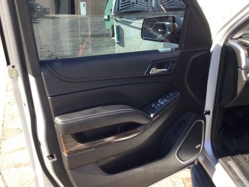 Used 2017 Chevrolet Suburban LT image 10