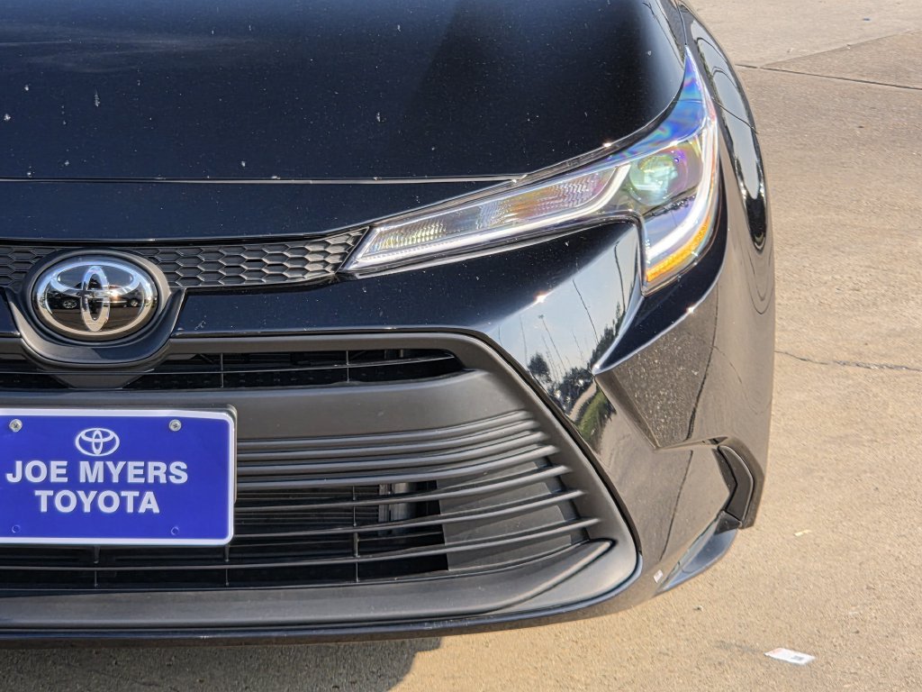 Used 2026 Toyota Corolla LE FWD image 4