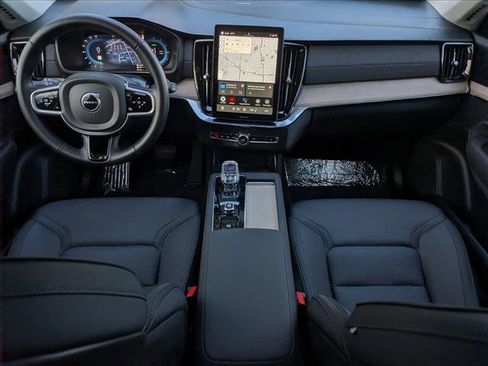 Certified 2025 Volvo XC90 T8 Plus w/ Protection Package Premier image 17