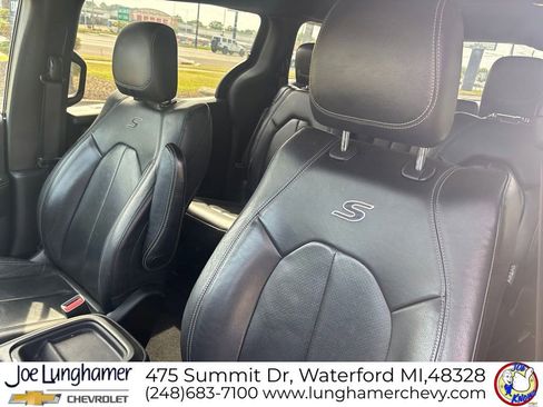 Used 2019 Chrysler Pacifica Touring-L w/ Advanced Safetytec Group FWD image 14