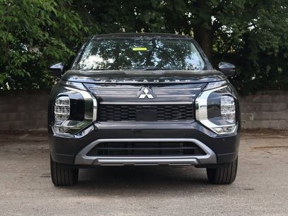 New 2025 Mitsubishi Outlander SE