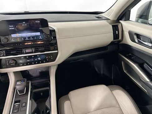 Used 2022 Nissan Pathfinder Platinum w/ Cargo Package AWD/4WD image 24
