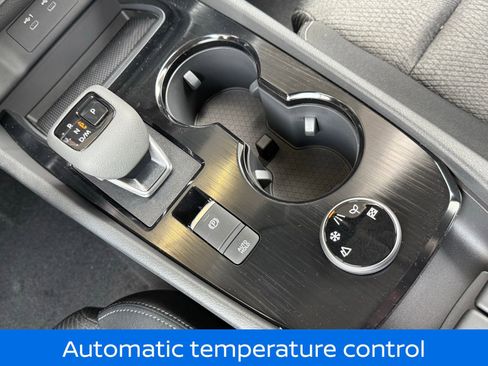 Certified 2025 Nissan Rogue SV image 21