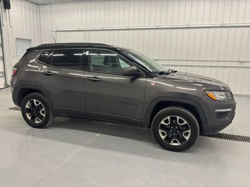 Used 2017 Jeep Compass Trailhawk w/ Leather Interior Group AWD/4WD image 2