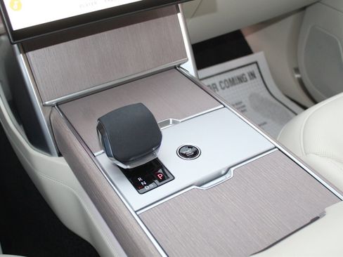 Used 2024 Land Rover Range Rover SE image 8