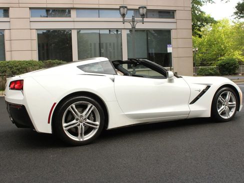 Used 2017 Chevrolet Corvette Stingray Coupe w/ 1LT RWD image 10
