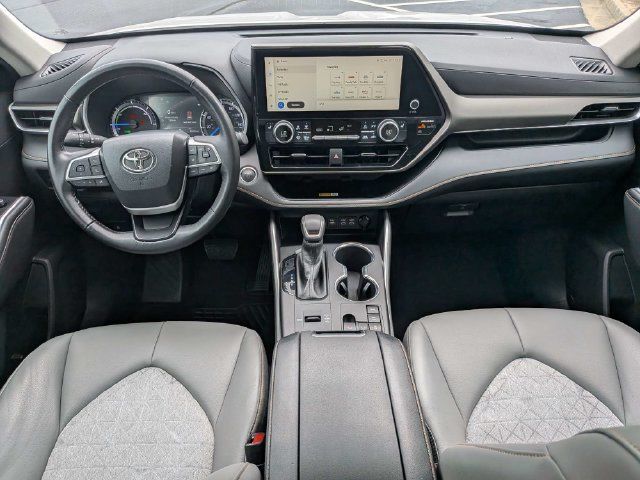 Used 2023 Toyota Highlander Bronze Edition AWD/4WD image 6
